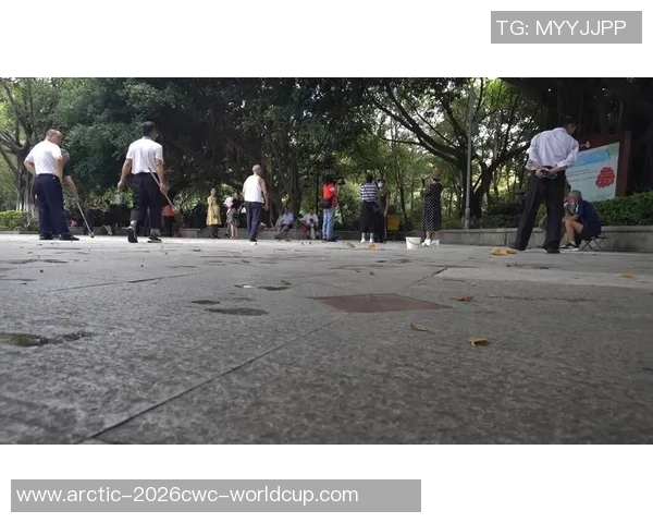 福明公园足球场周边活动丰富多彩家庭亲子运动的理想场所